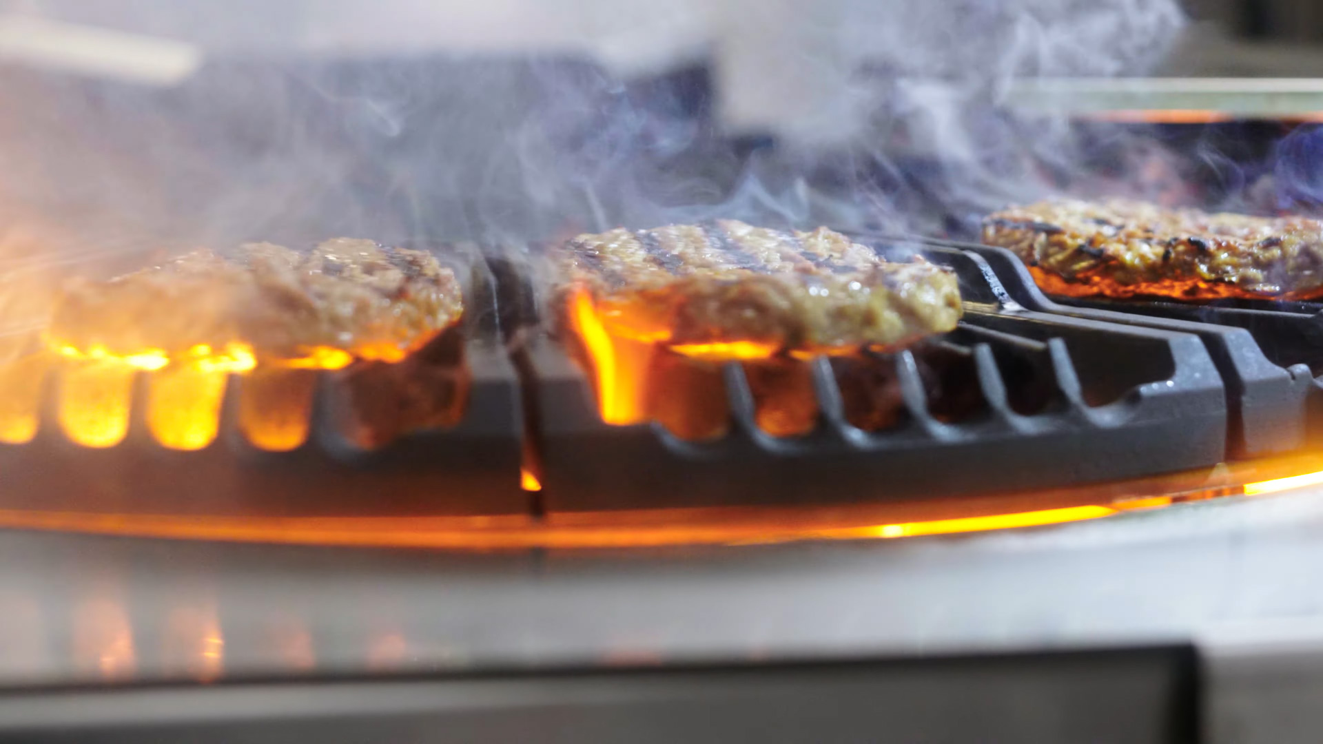 Harvey’s Rolls Out AI-Powered, Automated Flame Grill